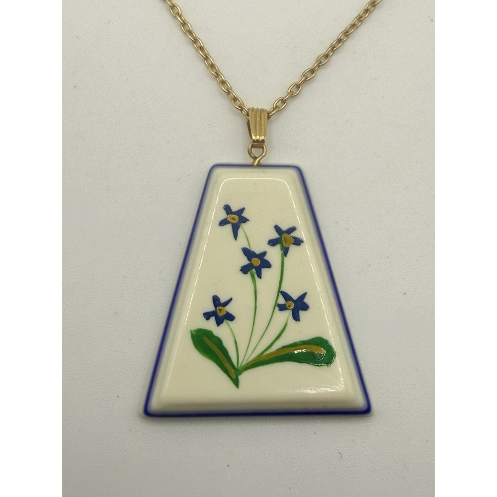 Vintage Enamel Painted Flower Pendant Necklace Gold Tone Cottagecore 15"